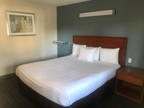 Comfort Inn Rohnert Park Sonoma County - One Queen Bed